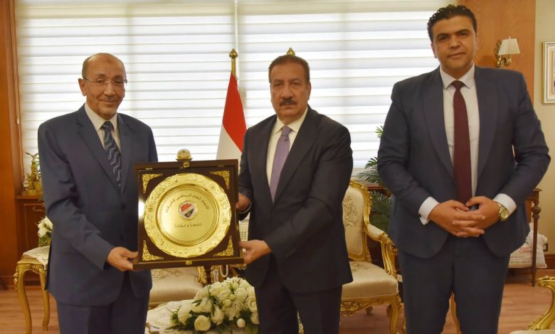 محافظ بورسعيد يستقبل رئيس الاتحاد العام للشركات لبحث استعدادات إقامة بطولة الجمهورية للشركات بالمحافظة